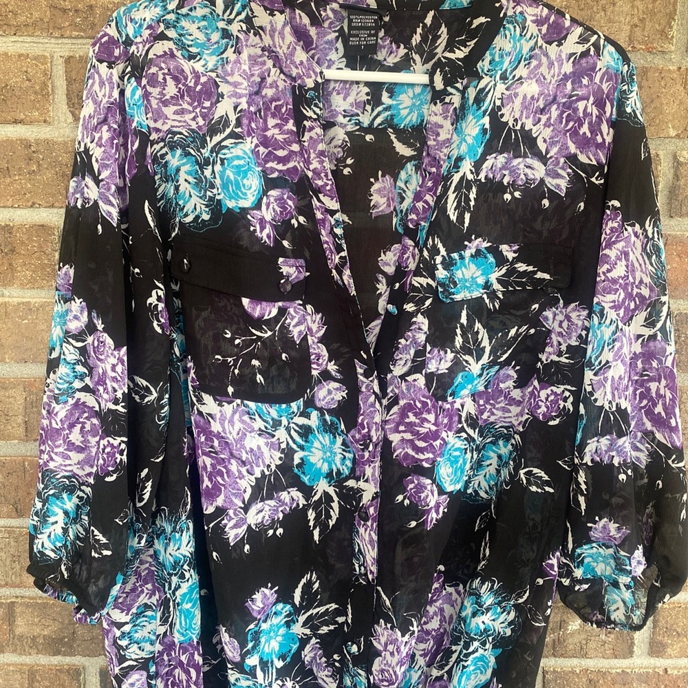 Torrid black floral V-neck sheer blouse size 1x